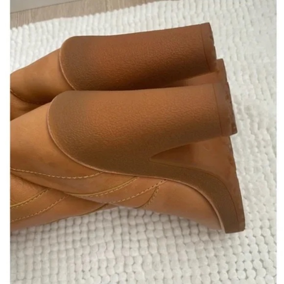 Timeless Women's Tan Leather Boots - Picture 6 of 7